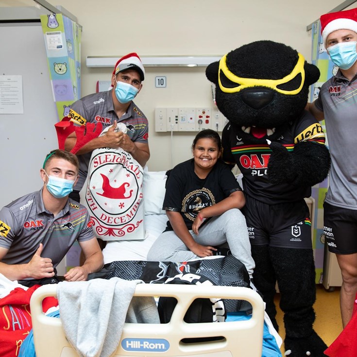 Panthers spread Christmas cheer at Nepean Hospital